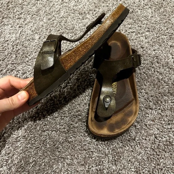 Birkenstock Gizeh Oiled Leather Olive color Sandals , size 36 EU , 5-5.5 US - Picture 9 of 12